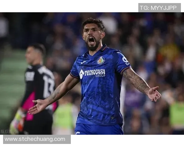 皇马逆转取胜,继续紧追巴萨争夺联赛冠军 皇马逆转取胜,继续紧追巴萨争夺联赛冠军